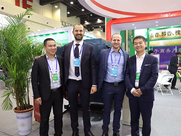  European customers visit our exhibition